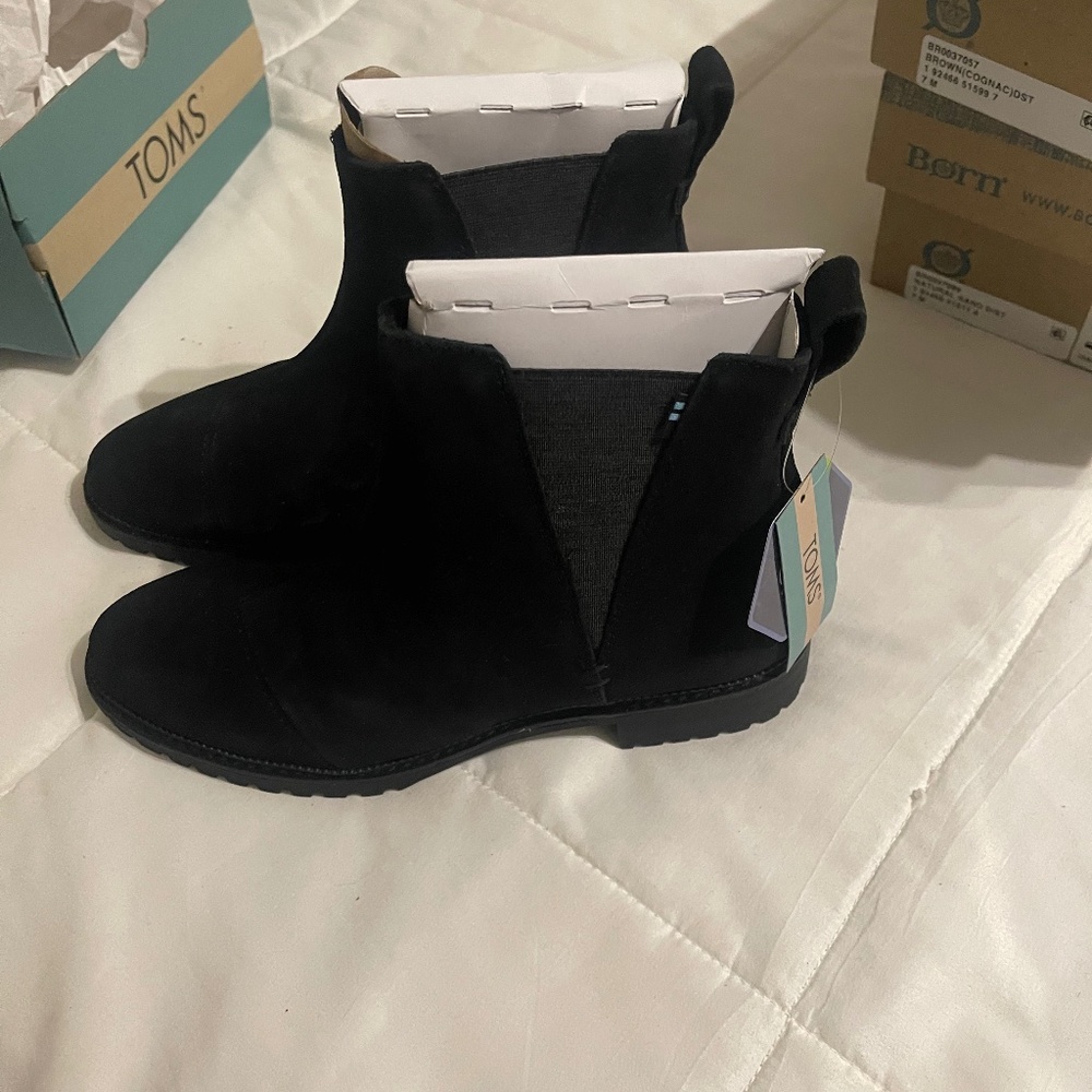 New Toms women’s size 8 Cleo black suede ankle boots